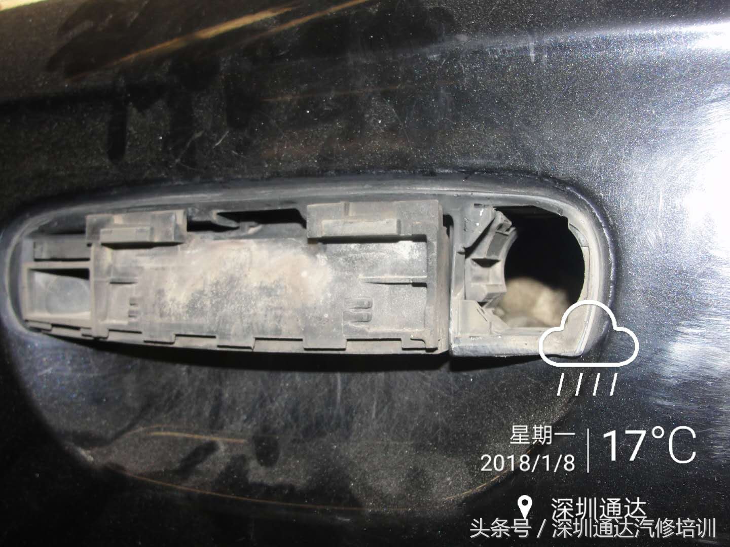 奥迪a8右后门不自吸了,奥迪右后门突然里面开不了门