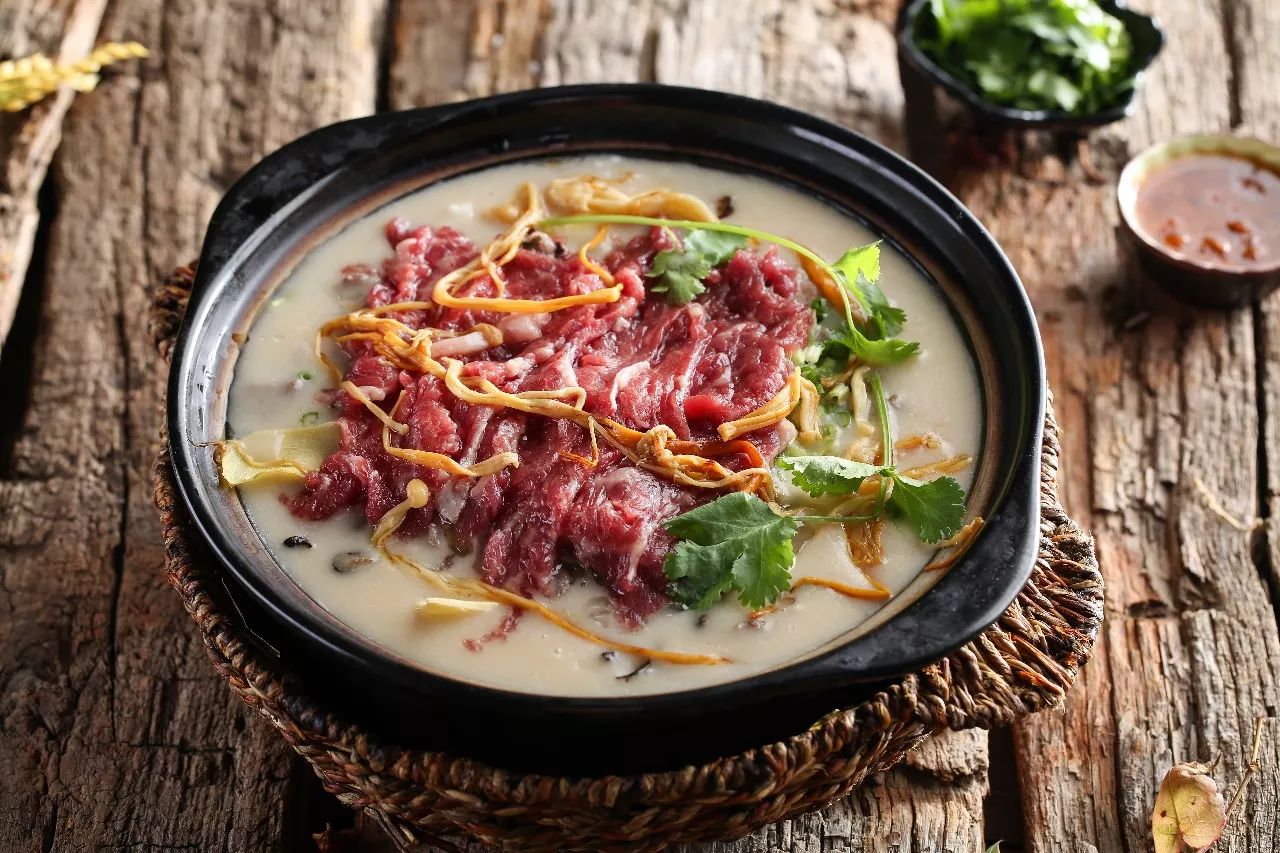 惊了！大胃美少女在建国北路的罗森吃掉一根Dior变色唇膏！