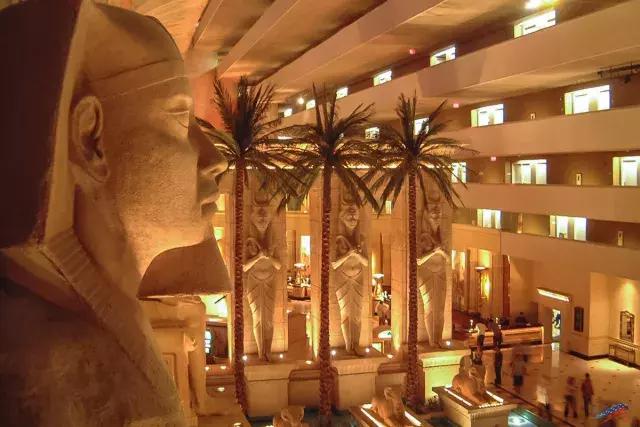 拉斯维加斯旅游吃饭 (拉斯维加斯赌城游记)