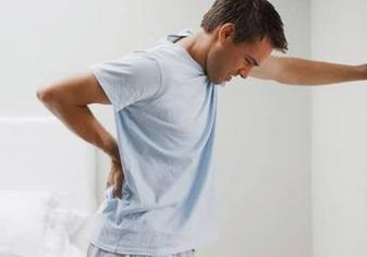 尿路结石的病因病机是怎样的,上尿路结石最常见的典型症状是