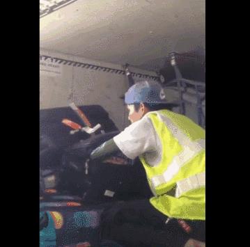 美女血拼五个Coach包带回国,然而,打开行李的一瞬间,啥都没了