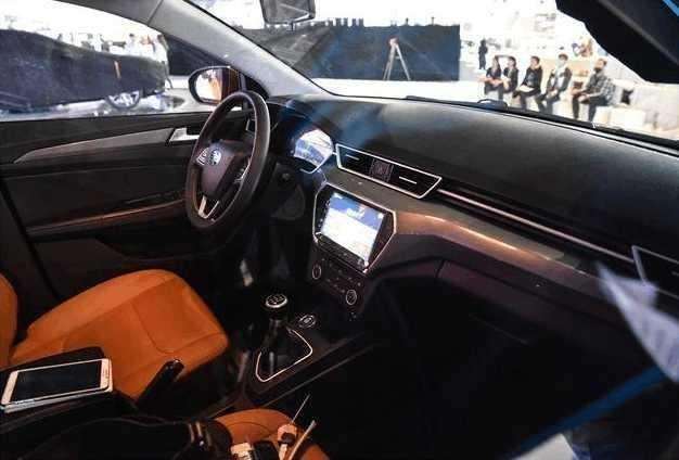 一汽终于开窍，颜值比宝骏好看十倍，仅5万，网友：终于被骂醒了