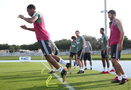 曼联全队抵达迪拜首训，众将出境，全力备战英超下一轮