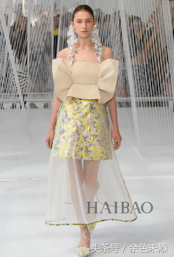 喜欢戴夸张耳饰的不止章子怡，还有她们