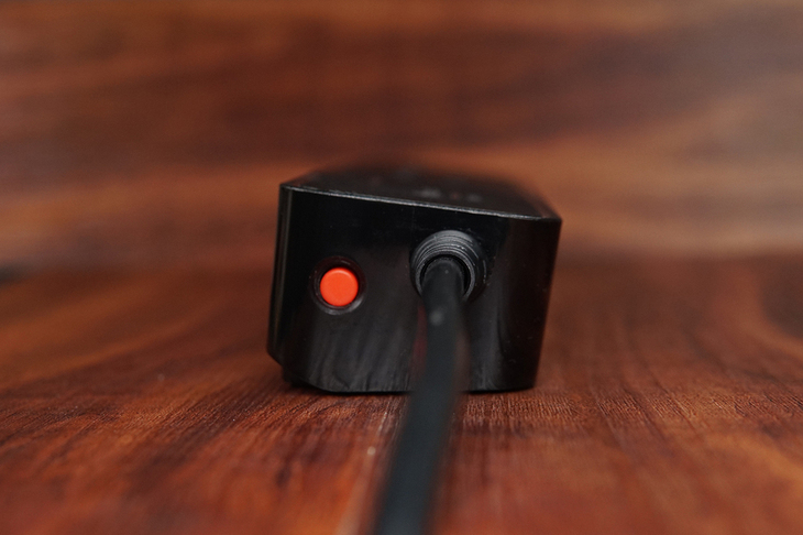 插座电压忽高忽低怎么回事,电压过高插座电压降低