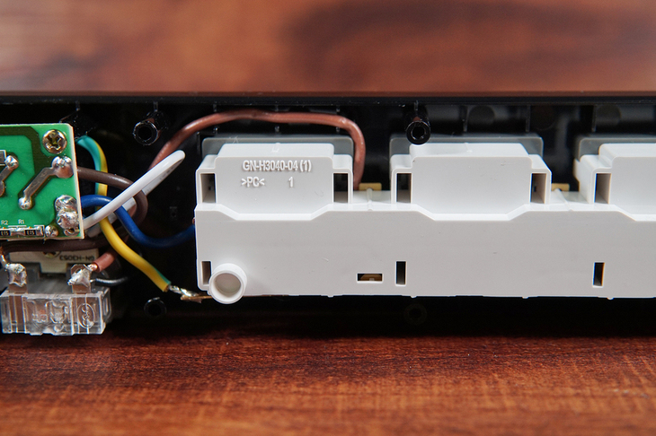 冬季电压不稳真的伤不起抗电涌插座守护电器安全