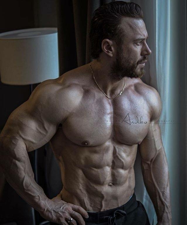 练胸肌哑铃只能卧推吗,练胸肌需不需要大重量