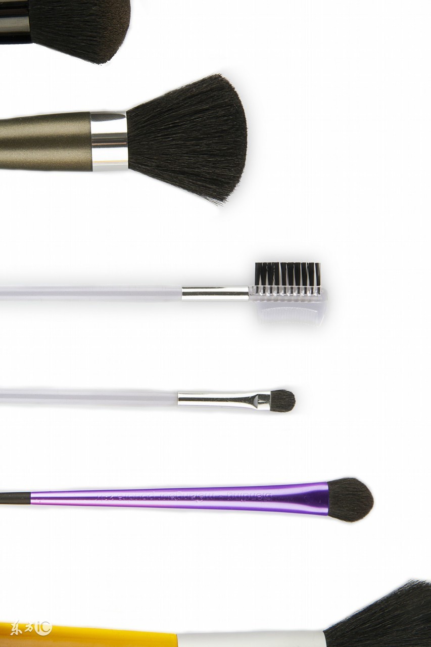 新手想学化妆有没有推荐啊,新手化妆小白需要准备几款化妆刷
