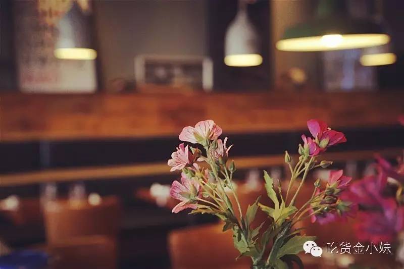 家附近居然藏着这么一家露天餐厅,市中隐藏的特色餐厅