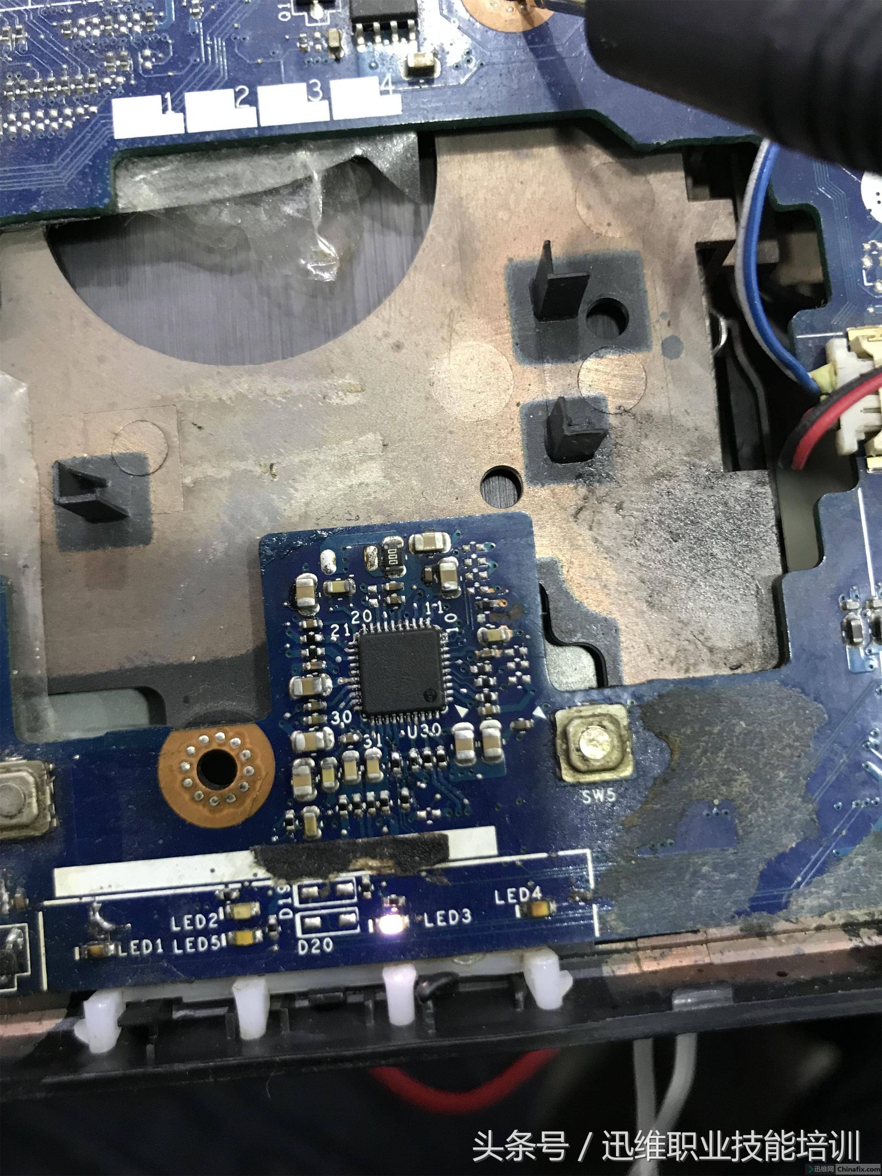 被同行做了故障的联想笔记本电脑,插耳机没声音,看师傅如何拯救