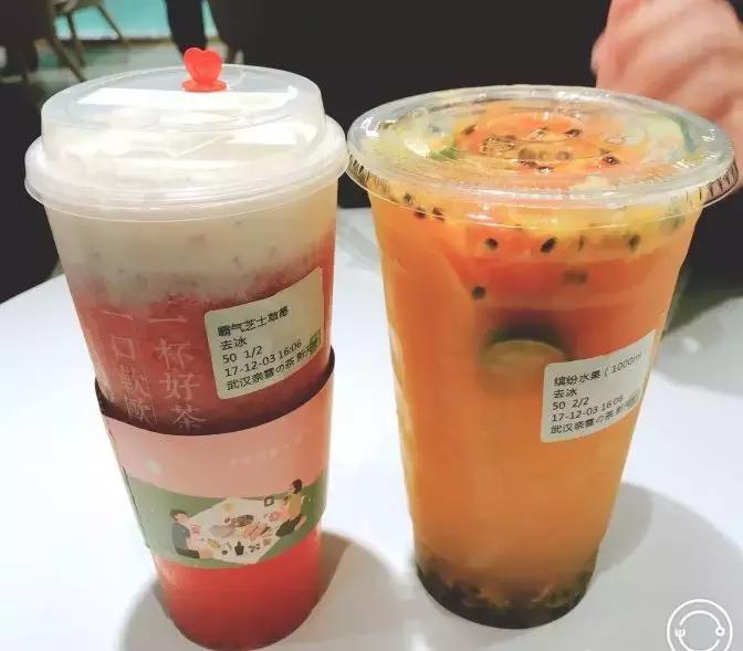 广州奶茶店被挤爆,奶茶店被挤爆