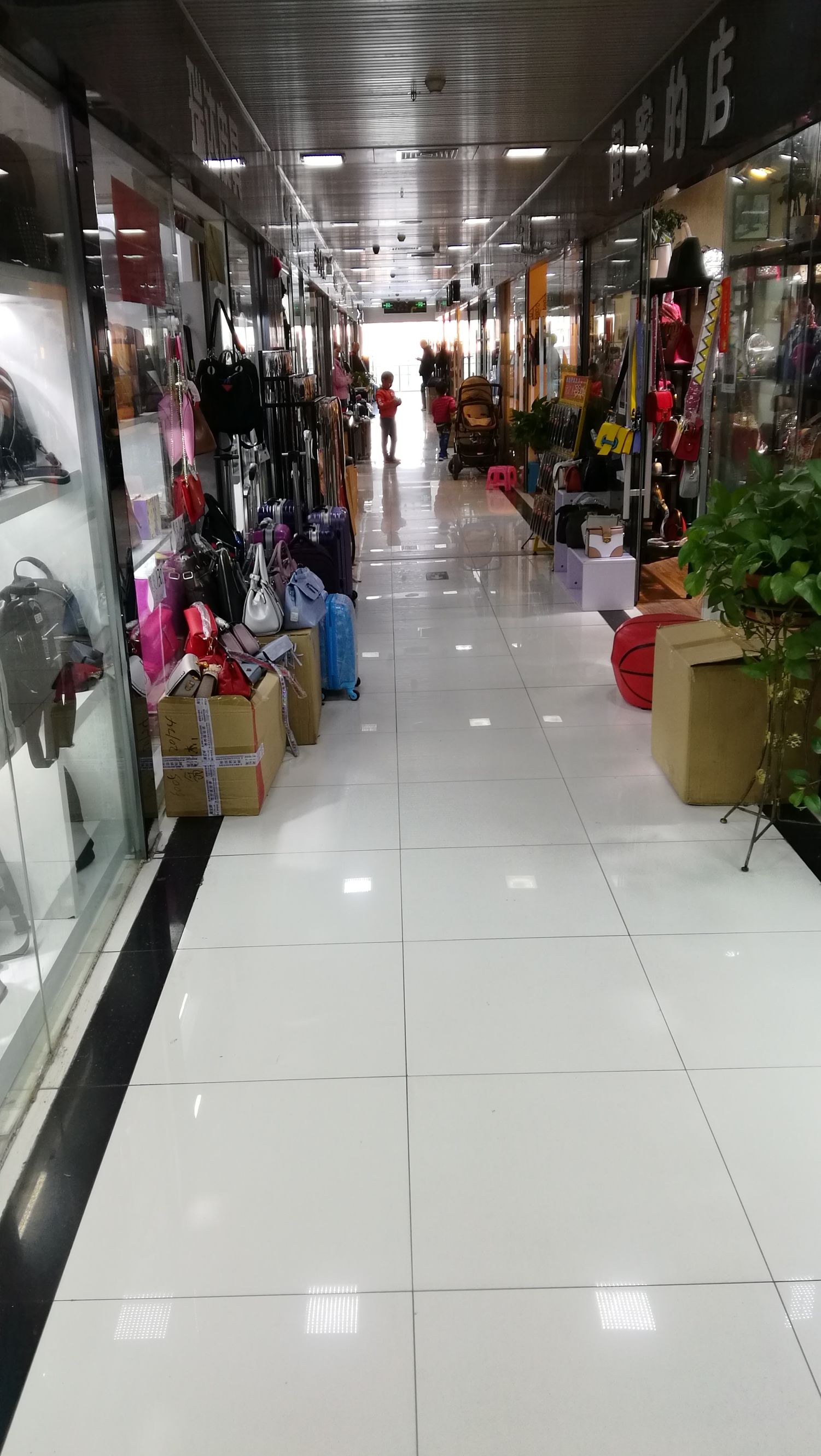 厚街最大鞋子批发市场,中国最大鞋服基地在哪里