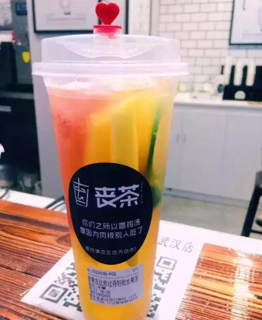 广州奶茶店被挤爆,奶茶店被挤爆