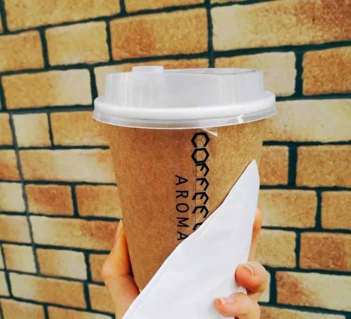 水果店咖啡、菜场咖啡、看魔都这些小窗咖啡店肉搏星爸爸！