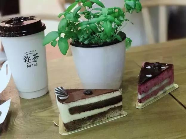 广州奶茶店被挤爆,奶茶店被挤爆