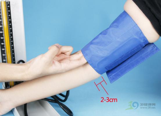 家用简单血压计怎么用视频教程,使用台式血压计时低压以何为准