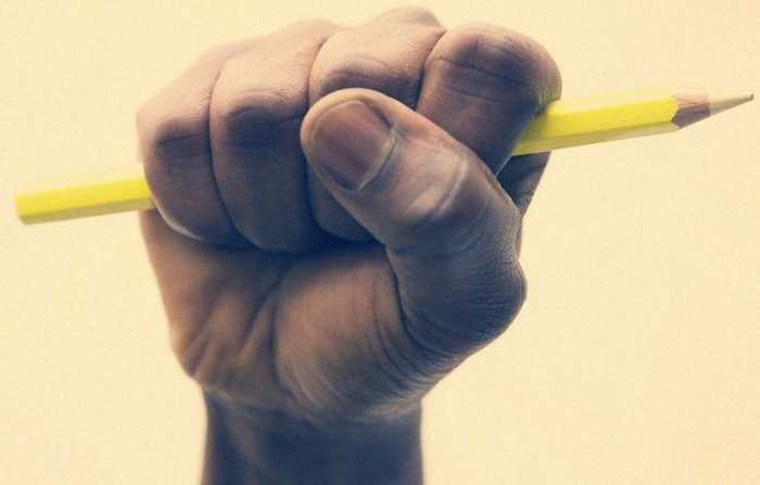 大学里好好学习的结局如何？网友：高学历人群忽悠文盲！