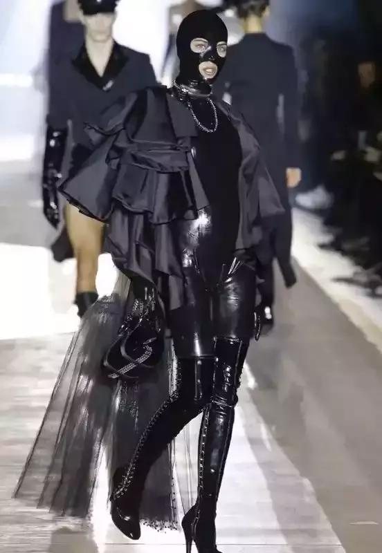 米兰时装周惊艳作品,米兰时装周高燃片段