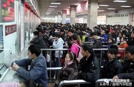 春运回家人在囧途视频,人在囧途春运火车拥挤视频