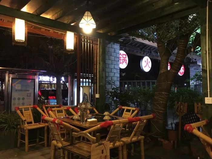 这些不好找的苍蝇火锅,是每个成都人火锅记忆的起点