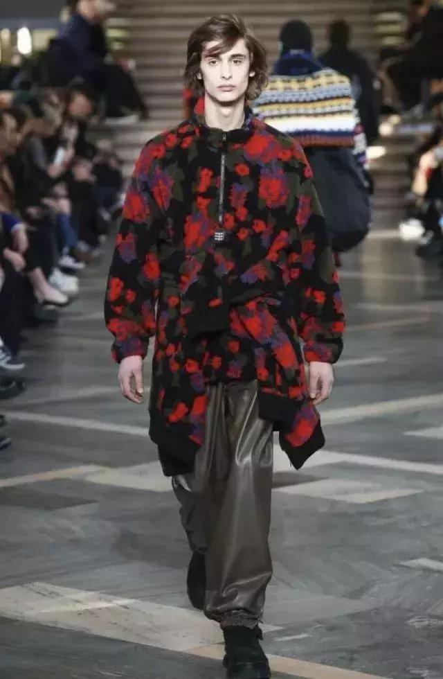 米兰时装周惊艳作品,米兰时装周高燃片段