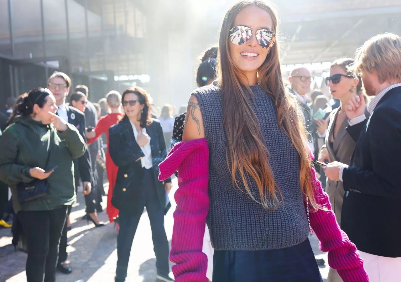 让人嫌弃的“奶奶袖套”火了,看何穗王子文碧昂斯如何袖你一脸!