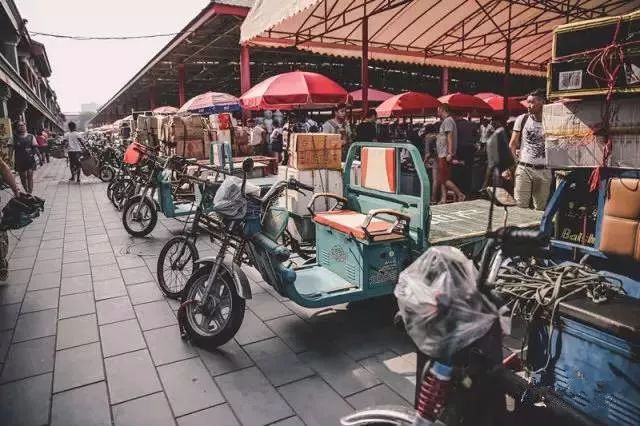 从“潘家窑”到“潘家园”,一百块的范曾斗方涨到几百万