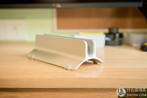 办公桌面舒适简约布局,好看的办公桌面布置