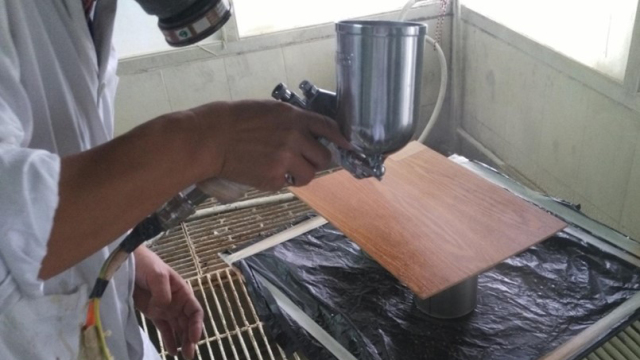 木器带色水性漆施工方法和步骤,水性木器漆白色涂出来是什么效果