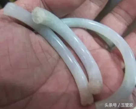 家传的血玉手镯有瑕疵是真的吗,家传玉镯去什么地方鉴定