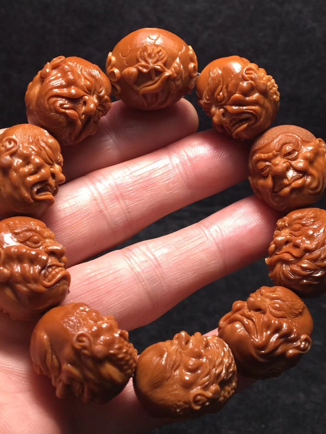 橄榄核雕的作品图片大全,橄榄核雕沈峰作品