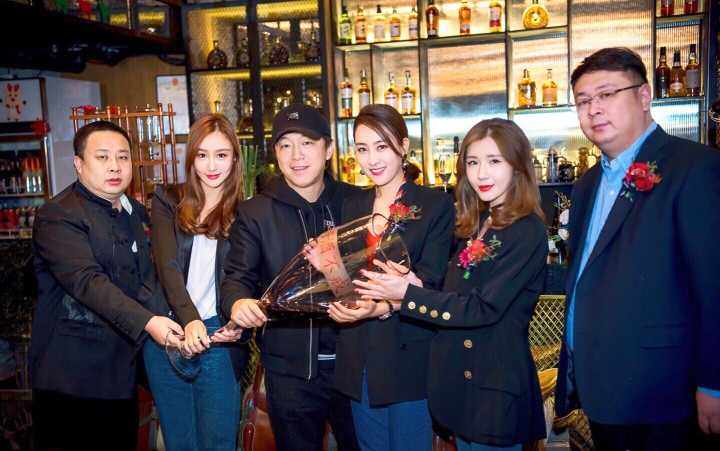 她当年被称网红鼻祖,她曾被誉为2017第一网红