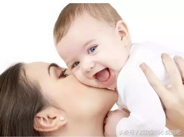 宝宝爱咬母乳怎么办,宝宝爱咬妈妈肩膀怎么回事