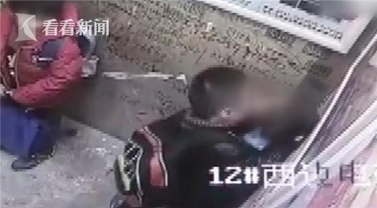 我一定要让强亲女儿的小男孩知道他做了一件耻辱的事