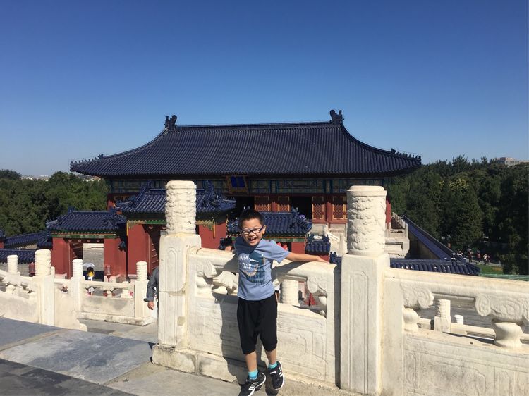 和小屁孩们一起出去玩的视频,和小屁孩玩的一天