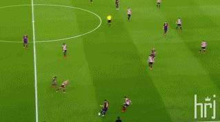 19岁的梅西给足坛带来的震撼,梅西的高光时刻人缝1v3无解过人