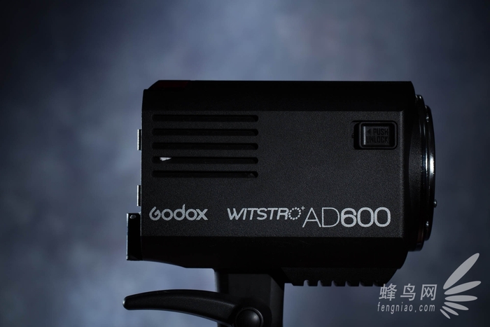 神牛ex600外拍灯用的什么型号电池,雷神之锤降临
