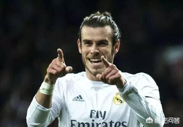 足坛改变位置的人,足球巨星的转变