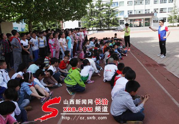 小学足球公开课热身活动,足球公开课放松活动