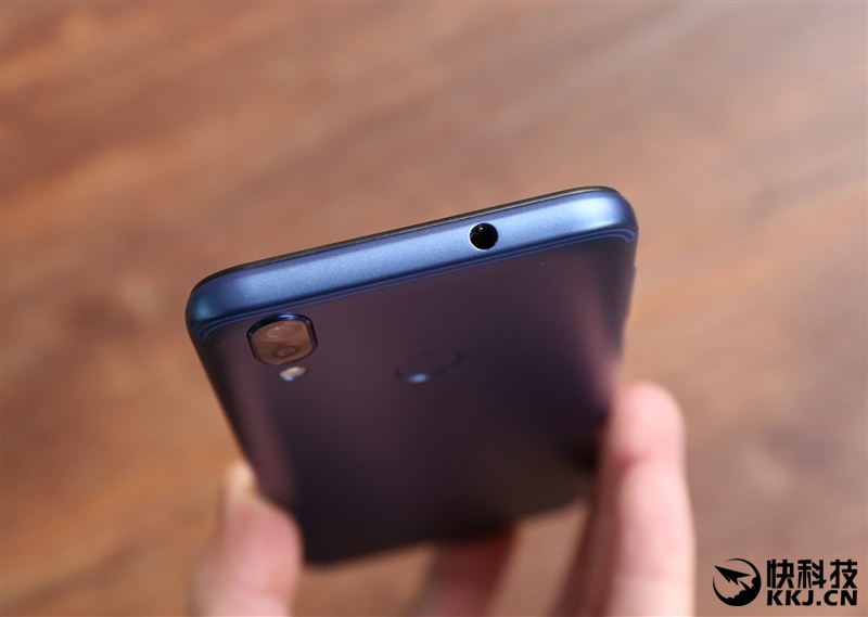 899元!红辣椒7X手机评测:全面屏+4GB内存