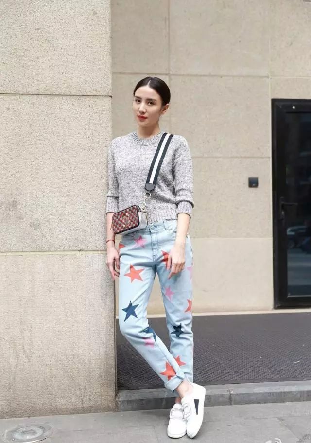 1000左右轻奢品牌包包,1000块左右的轻奢包包