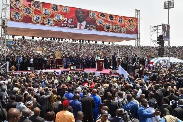 时事｜从世界足球先生到一国总统，他用了15年的时间！