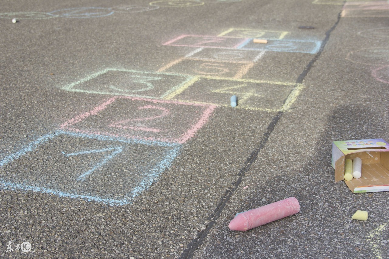 幼儿园户外最新游戏简单爬跳,童年游戏翻花绳慢动作教程