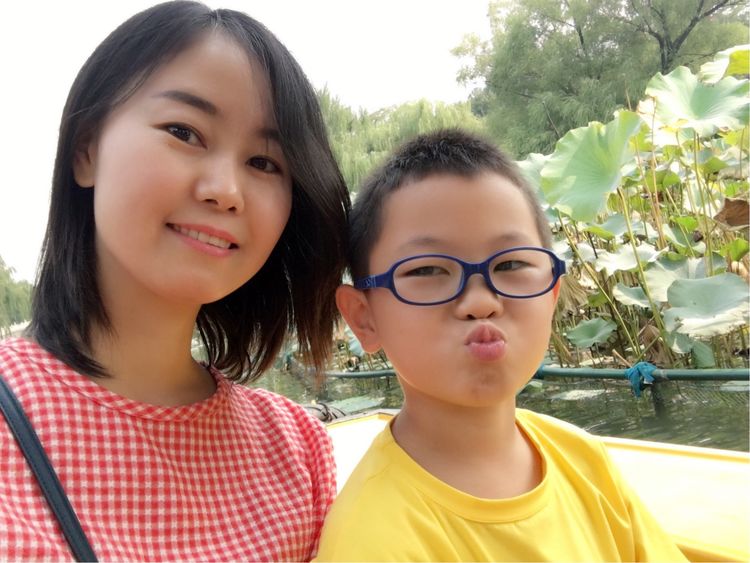 和小屁孩们一起出去玩的视频,和小屁孩玩的一天