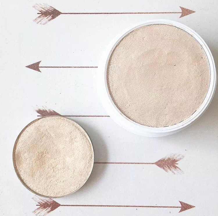 张韶涵参加歌手用的高光,张韶涵吊带白裙惊艳出席歌手舞台