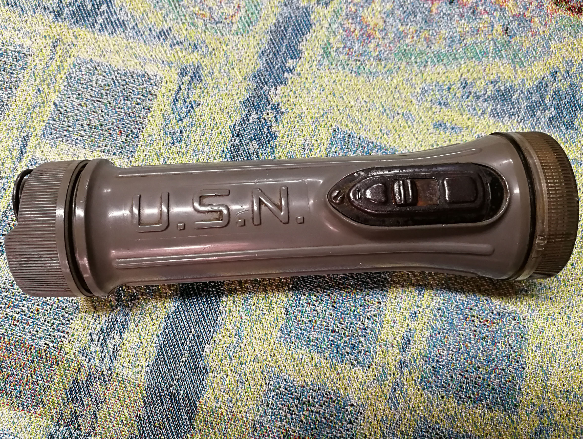 第一代手电筒图片,三大公认最好的手摇式手电筒