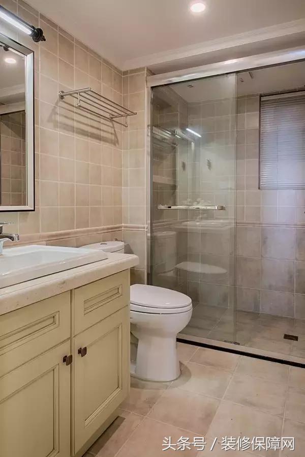 走道面积很浪费，我突发奇想把衣帽间打在走廊上，邻居都赞不绝口