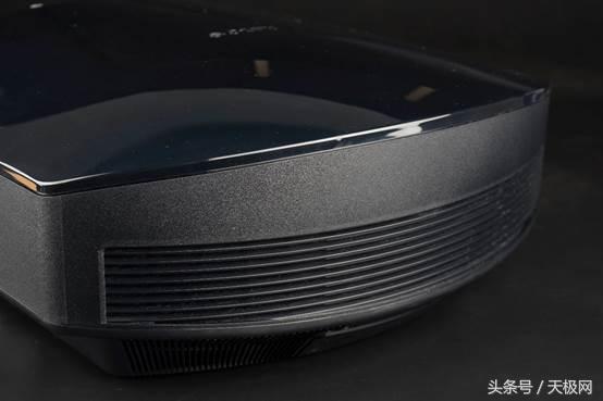 全高清神作索尼VPL-HW48家用投影机上手体验