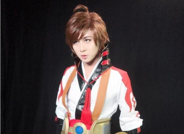 王者荣耀骚白斗鱼首次直播,斗鱼王者荣耀骚白个人信息