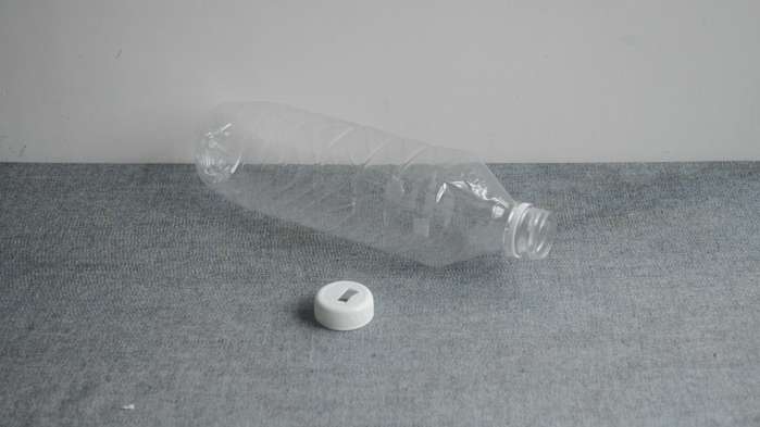 怎么给塑料瓶子底部打洞,塑料瓶改造实用工具